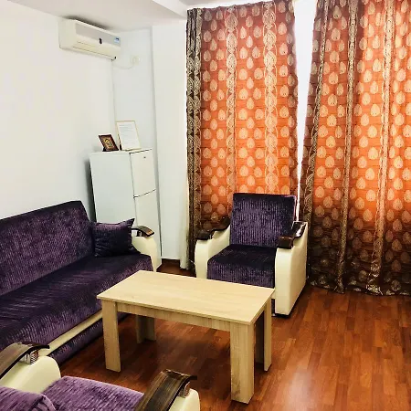 Pia House בית הארחה *